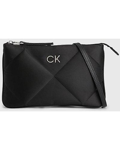 Calvin Klein Gesteppte Crossover-Bag aus Satin - Schwarz