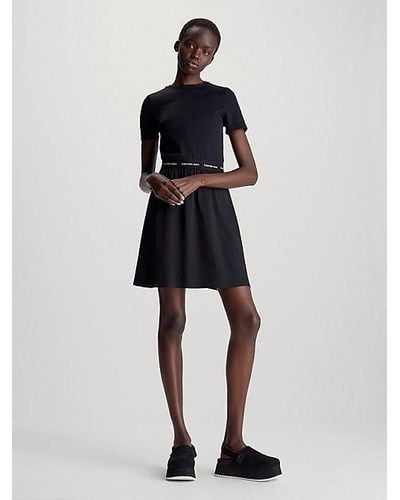 Calvin Klein Vestido de manga corta con cinta con logo - Negro