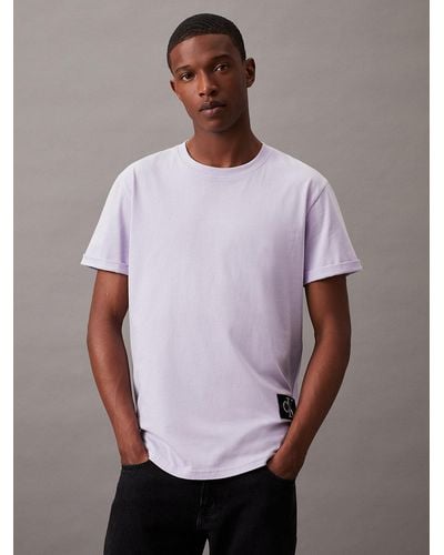 Calvin Klein T-shirt en coton avec insigne - Violet