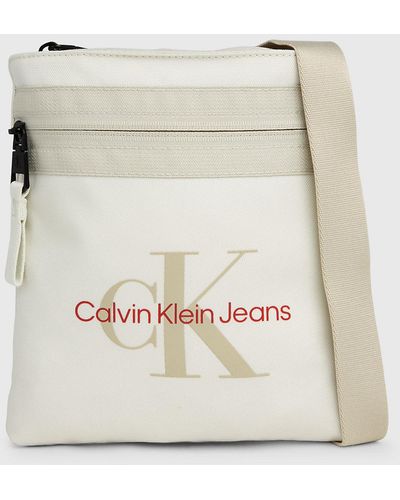 Calvin Klein Sac en bandoulière plat avec logo - Neutre