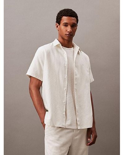 Calvin Klein Camisa de ajuste clásico con botones en mezcla de lino - Marrón