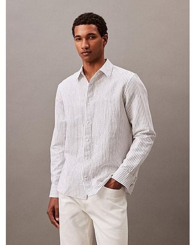 Calvin Klein Klassisches Button-Down-Hemd aus Leinen-Mix mit Streifen - Weiß