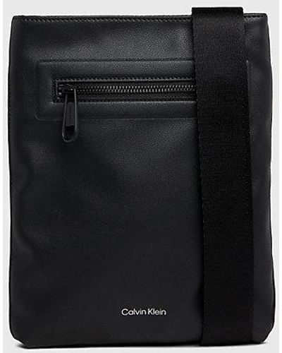 Calvin Klein Flache Crossbody Bag - Schwarz