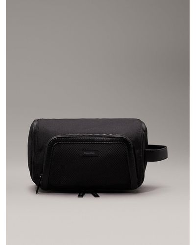 Calvin Klein Washbag With Hanger - Black