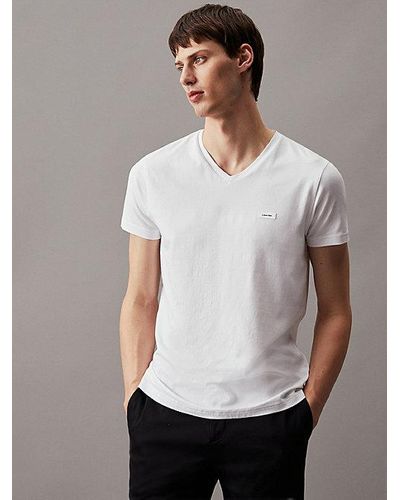 Calvin Klein Schmales T-Shirt mit V-Ausschnitt - Grau