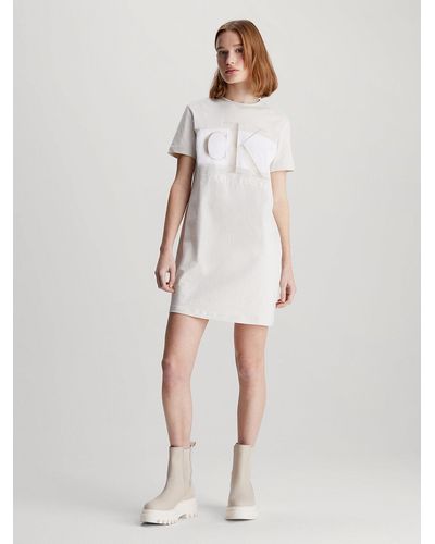 Calvin Klein Robe t-shirt avec monogramme - Blanc