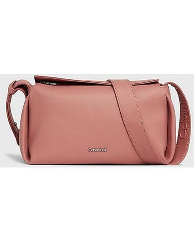 Calvin Klein Kleine Crossbody Bag - Pink