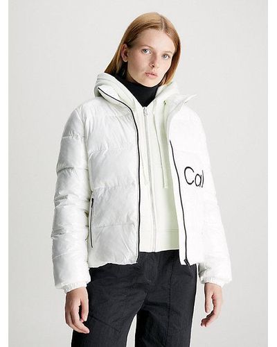 Calvin Klein Fitted Pufferjack Met hoogglans Afwerking - Wit
