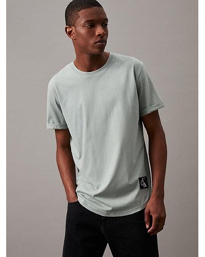 Calvin Klein T-Shirt BADGE TURN UP SLEEVE mit Logopatch - Weiß