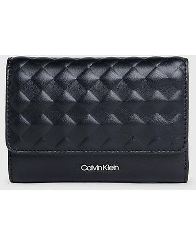 Calvin Klein Cartera pequeña acolchada de plegado triple con RFID - Gris