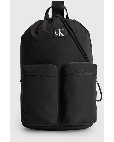 Calvin Klein Gerecyclede Nylon Sling Bag - Zwart