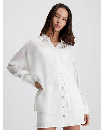 Calvin Klein Bluse mit Schlitz am Rücken aus knittrigem Rayon - Weiß