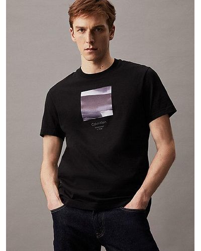 Calvin Klein T-Shirt mit diffusem Grafik-Print - Schwarz