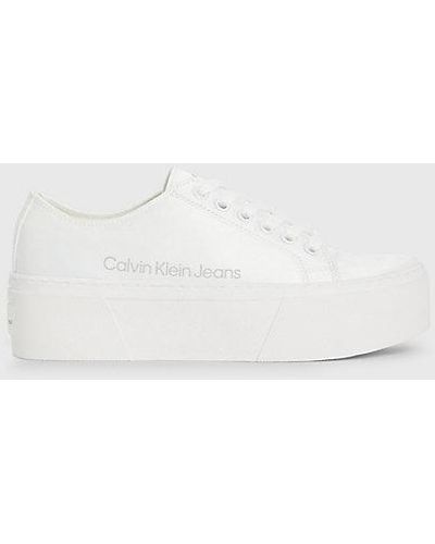Calvin Klein Plateau-Sneakers aus recyceltem Satin - Natur