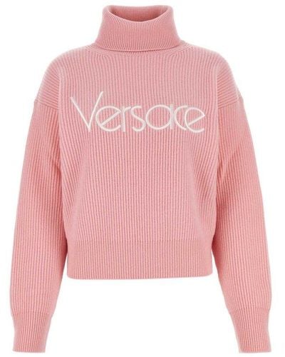Versace Logo-embroidered Roll-neck Ribbed Jumper - Pink