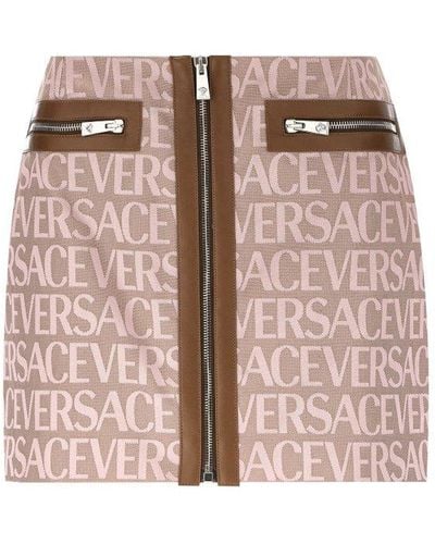 Versace Allover Logo Printed Zipped Mini Skirt - Pink