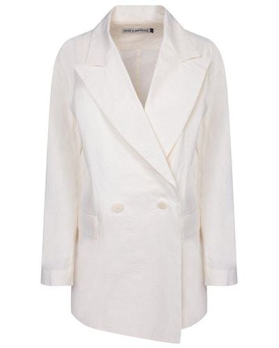 Issey Miyake Shaped Membrane Double-breasted Tailored Blazer - White