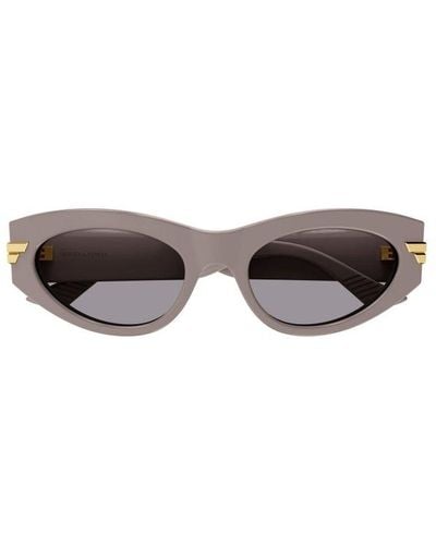 Bottega Veneta Cat-eye Frame Sunglasses - Grey