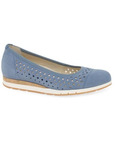 Gabor Berry Punch Detail Shoes Size: 2.5 - Blue