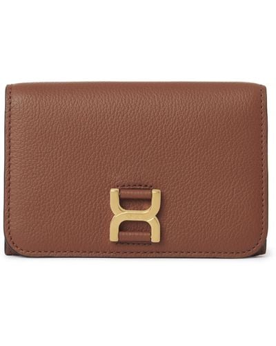 Chloé Marcie Compact Wallet In Grained Leather - Brown
