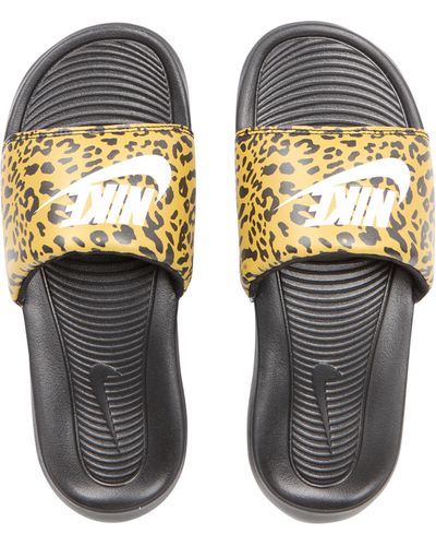 Sandales plates Nike pour femme | Réductions en ligne jusqu'à 50 % | Lyst
