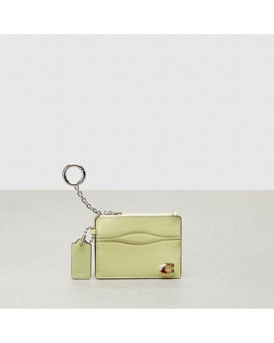 COACH Wavy Zip Card Case With Key Ring In Smooth Topia Leather - Yellow