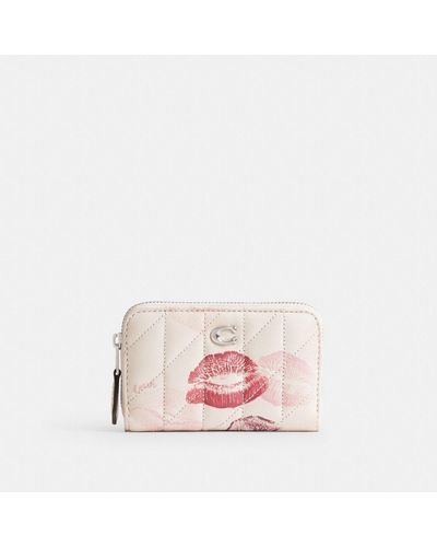 COACH Essential Small Zip Around Card Case With Quilting And Lip Print - Pink