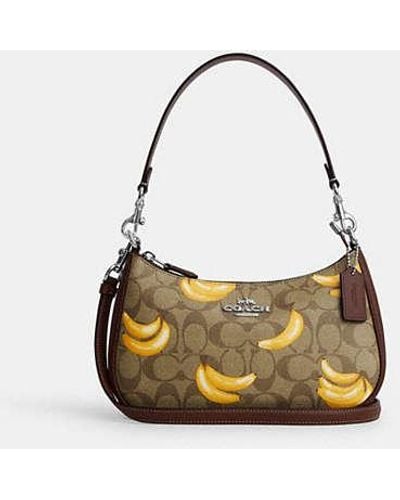 COACH Teri Shoulder Bag With Banana Print - Brown | Pvc - Black