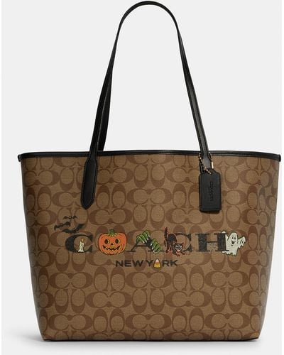 COACH City Tote In Signature Canvas With Halloween - Brown