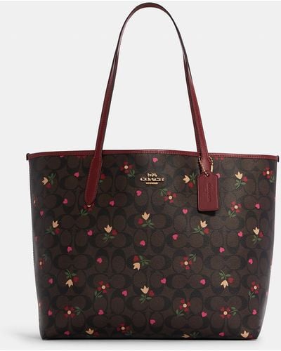 COACH City Tote In Signature Canvas With Heart Petal Print - Brown