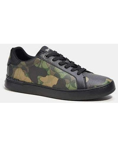 COACH Clip Low Top Sneaker In Signature Canvas With Camo Print - Green