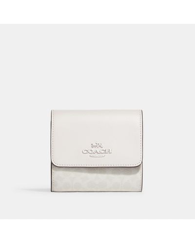 Coach Outlet L Zip Card Case With Snail Print in White