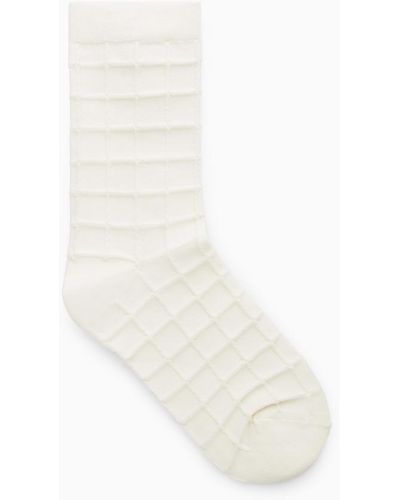 COS Socken Mit Gittermuster - Weiß