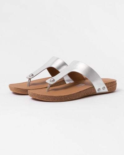Fitflop Iqushion Metallic-leather Toe-post Sandals - Multicolor
