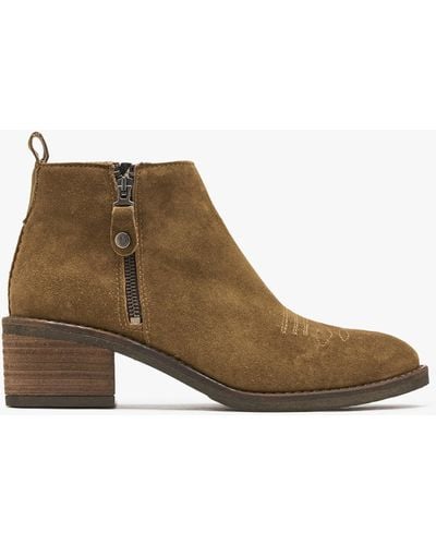 Alpe Ackie Tan Suede Western Ankle Boots - Brown