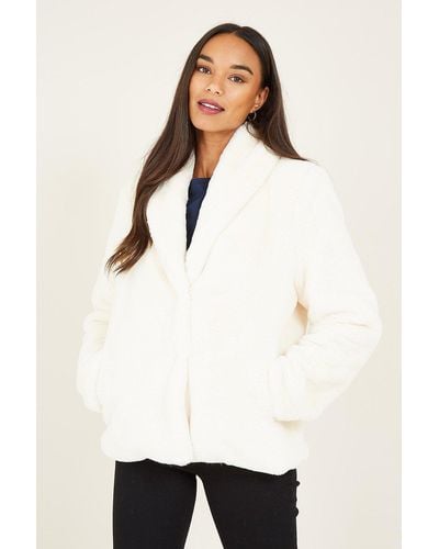 Yumi' Ivory Short Wrap Faux Fur Coat - White