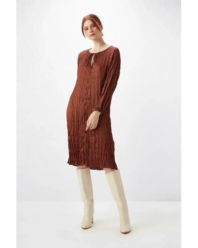 GUSTO Crinkled Satin Dress - Brown