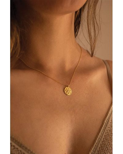 Elk & Bloom Dainty 18k Gold Lotus Flower Necklace - Brown