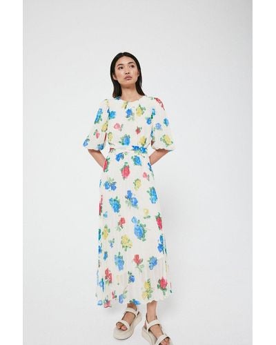 Warehouse Fit And Flare Dress In Floral With Pleat Hem - Blue