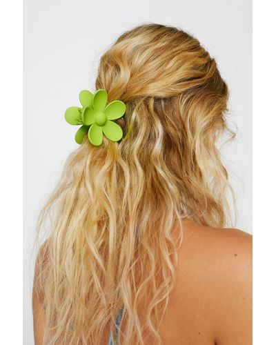 Nasty Gal Plastic Flower Hair Claw Clip - Green