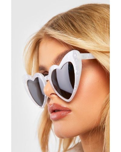 Boohoo Marbled Heart Sunglasses - White