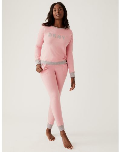 DKNY Signature Top And Jogger Pyjama Set - Pink