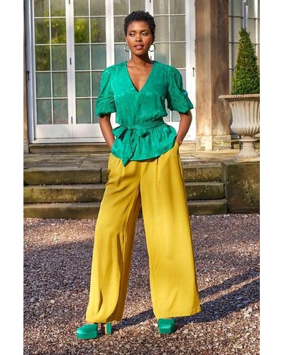 ANOTHER SUNDAY Wide Leg Tailored Trouser In Olive - Yellow