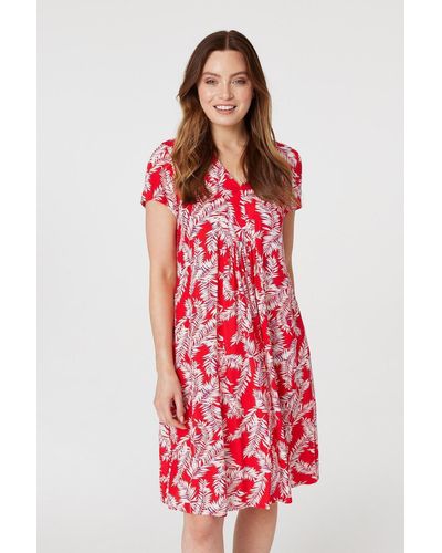 Izabel London Leaf Print V-neck Shift Dress - Red