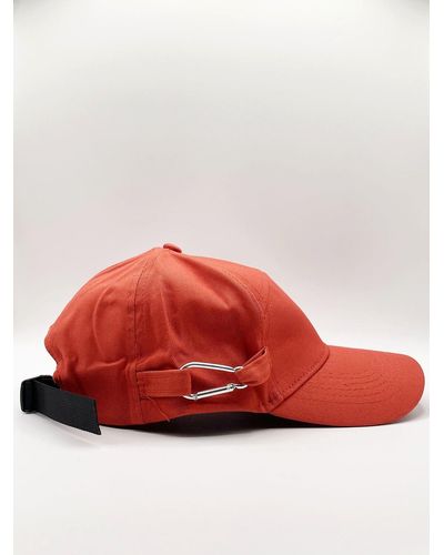 SVNX Cotton Baseball Cap With Carabiner Detail - Red