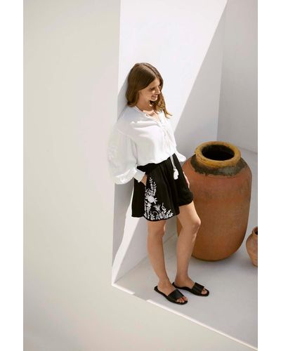 Wallis Monochrome Embroidered Shorts - Natural