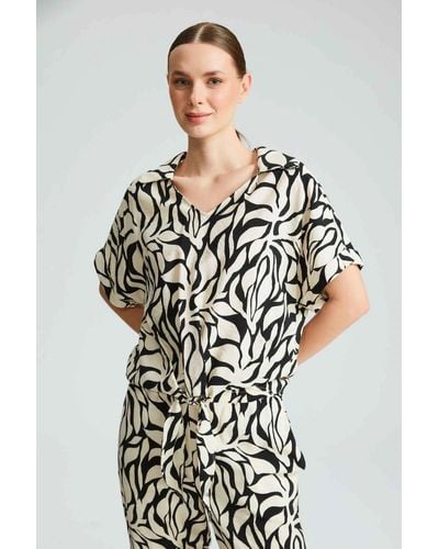 GUSTO Printed Blouse With Knot - Black