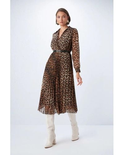 GUSTO Animal Print Pleated Dress With Belt - Brown