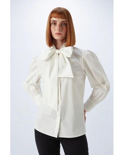 GUSTO Pussy Bow Cotton Shirt - White