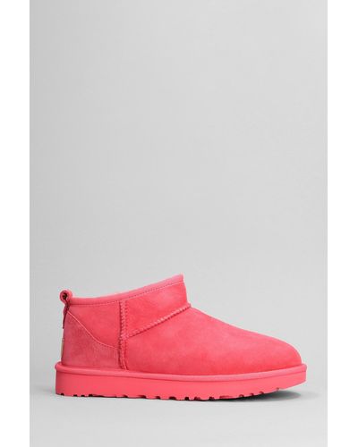UGG Classic Ultra Mini Low Heels Ankle Boots In Fuxia Suede - Pink